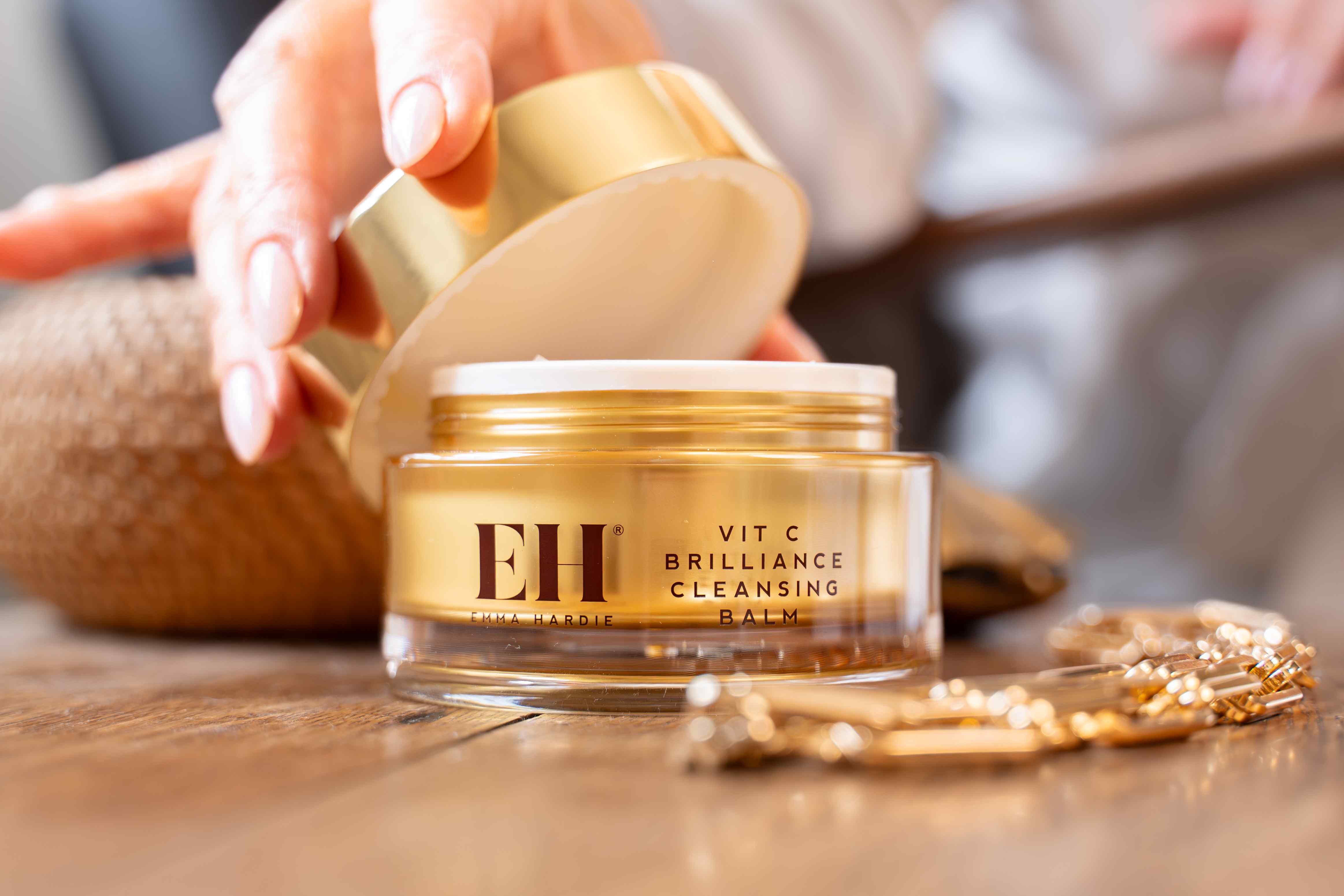 Vit C Brilliance Cleansing Balm with Dual Action Cleansing Cloth 100g