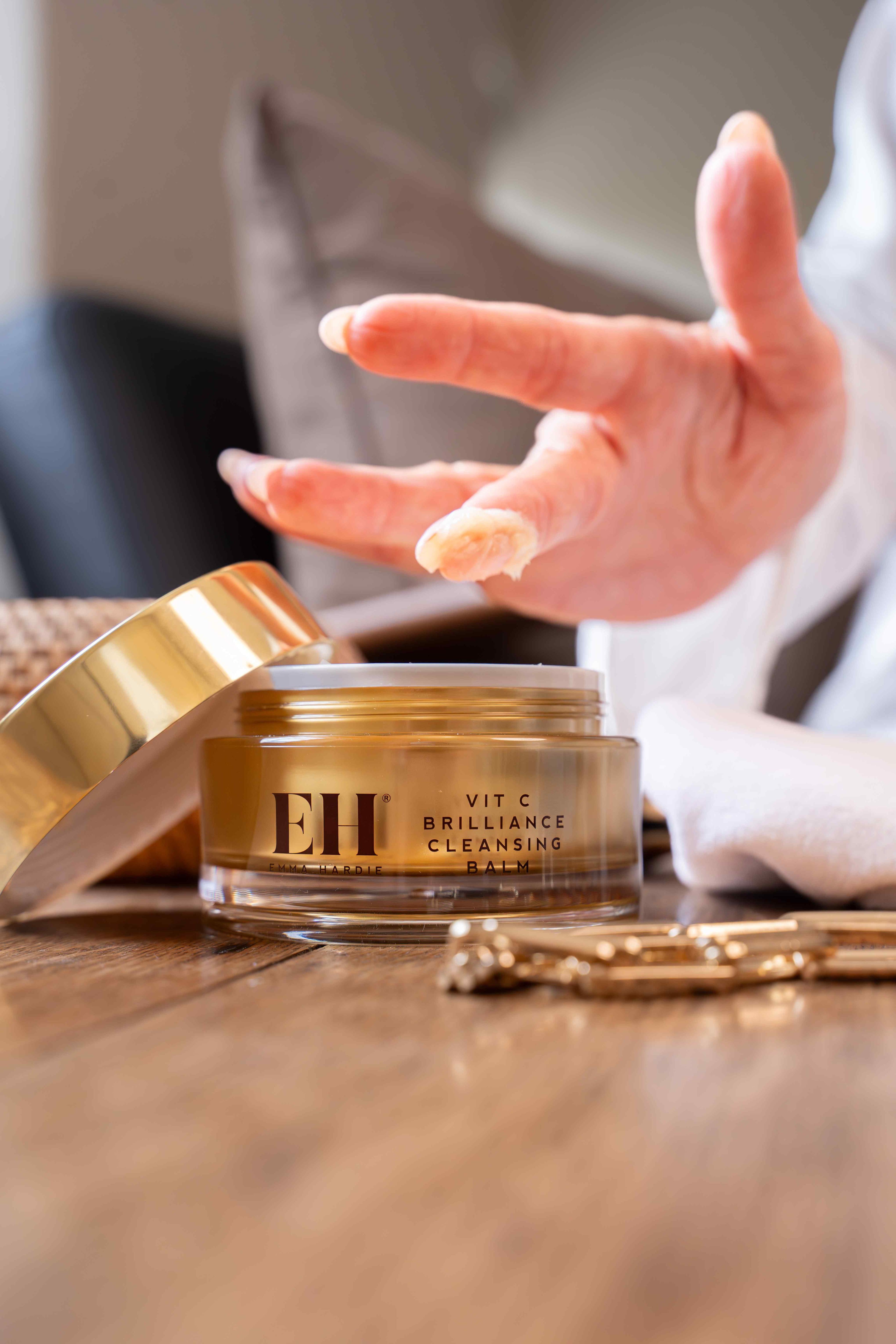 Vit C Brilliance Cleansing Balm with Dual Action Cleansing Cloth 100g