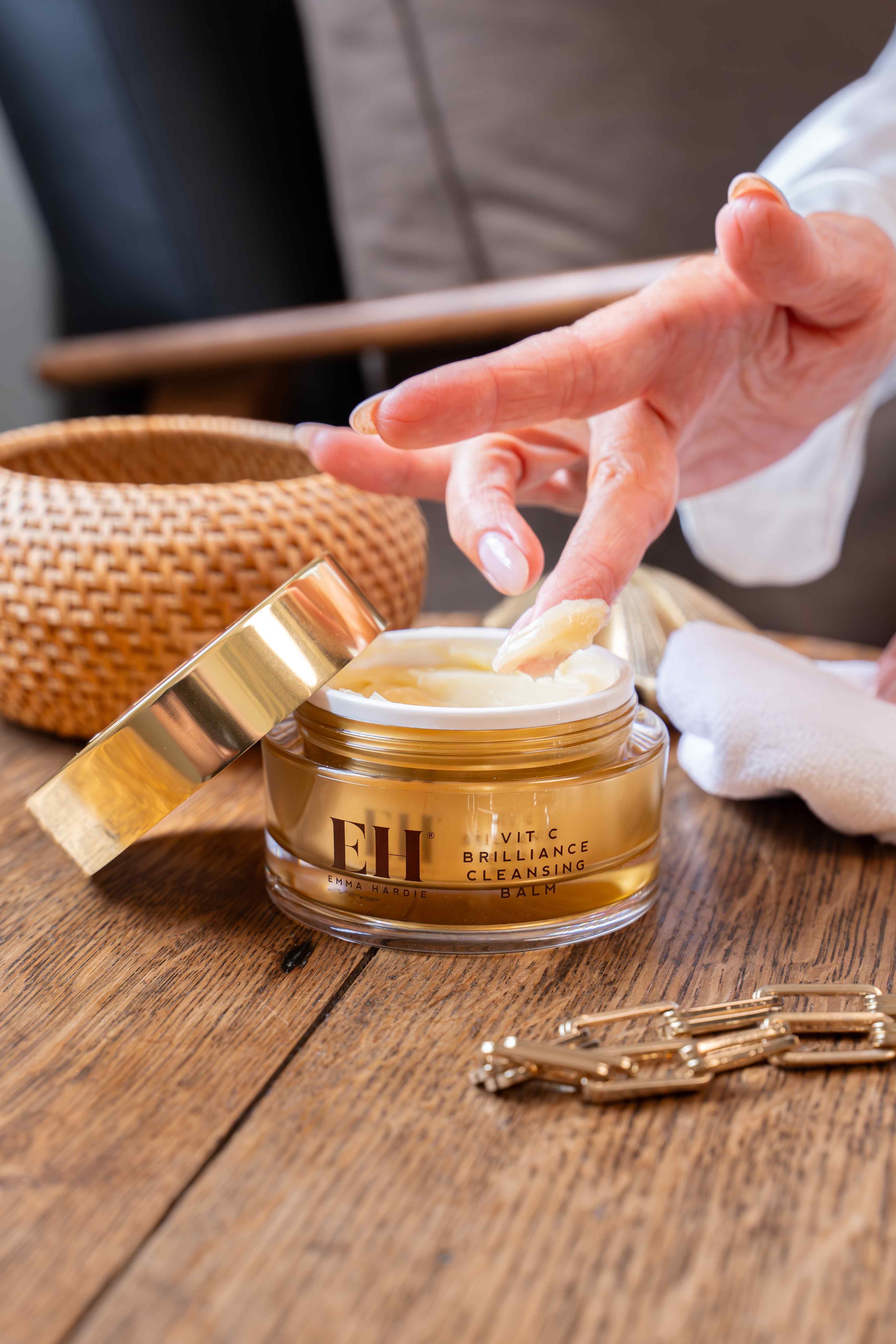 Vit C Brilliance Cleansing Balm with Dual Action Cleansing Cloth 100g