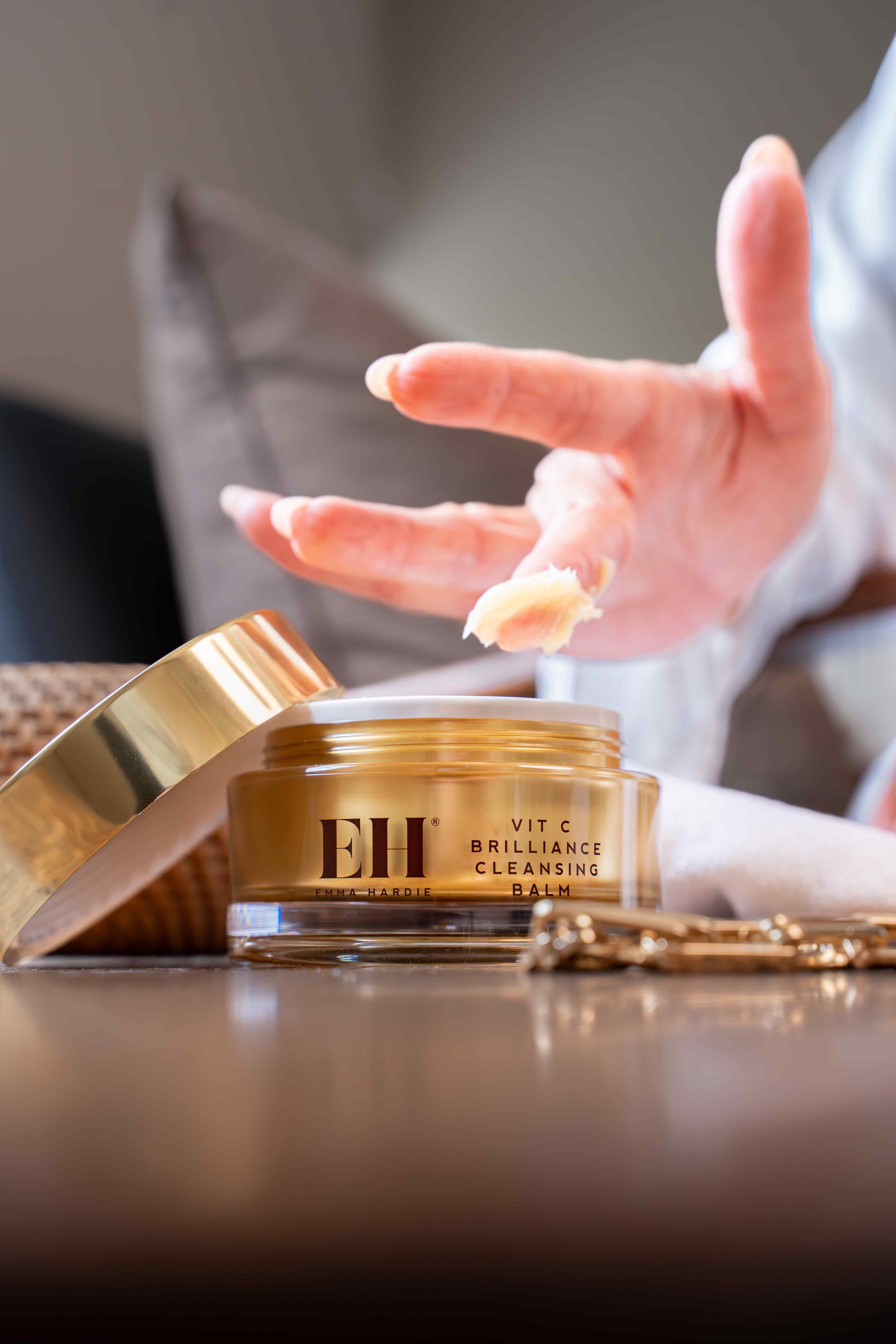 Vit C Brilliance Cleansing Balm with Dual Action Cleansing Cloth 100g